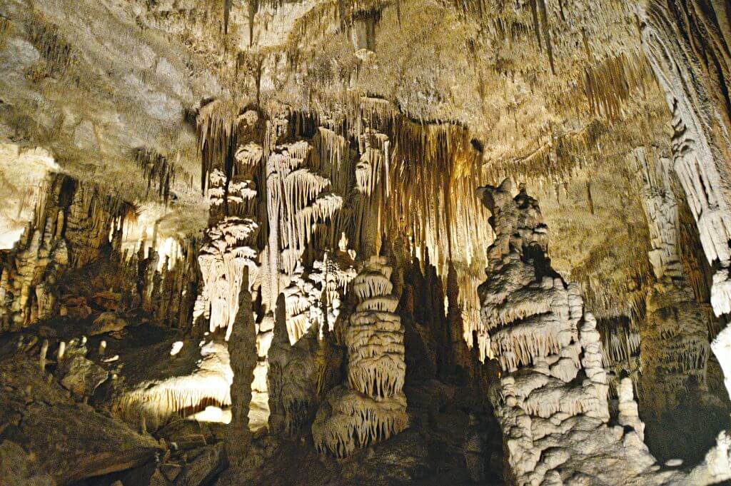 Interior Cuevas del Drach en Porto Cristo