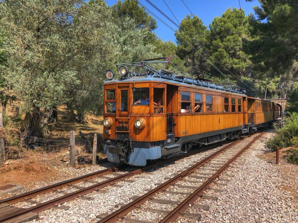 Tren de Sóller por la Serra de Tramuntana