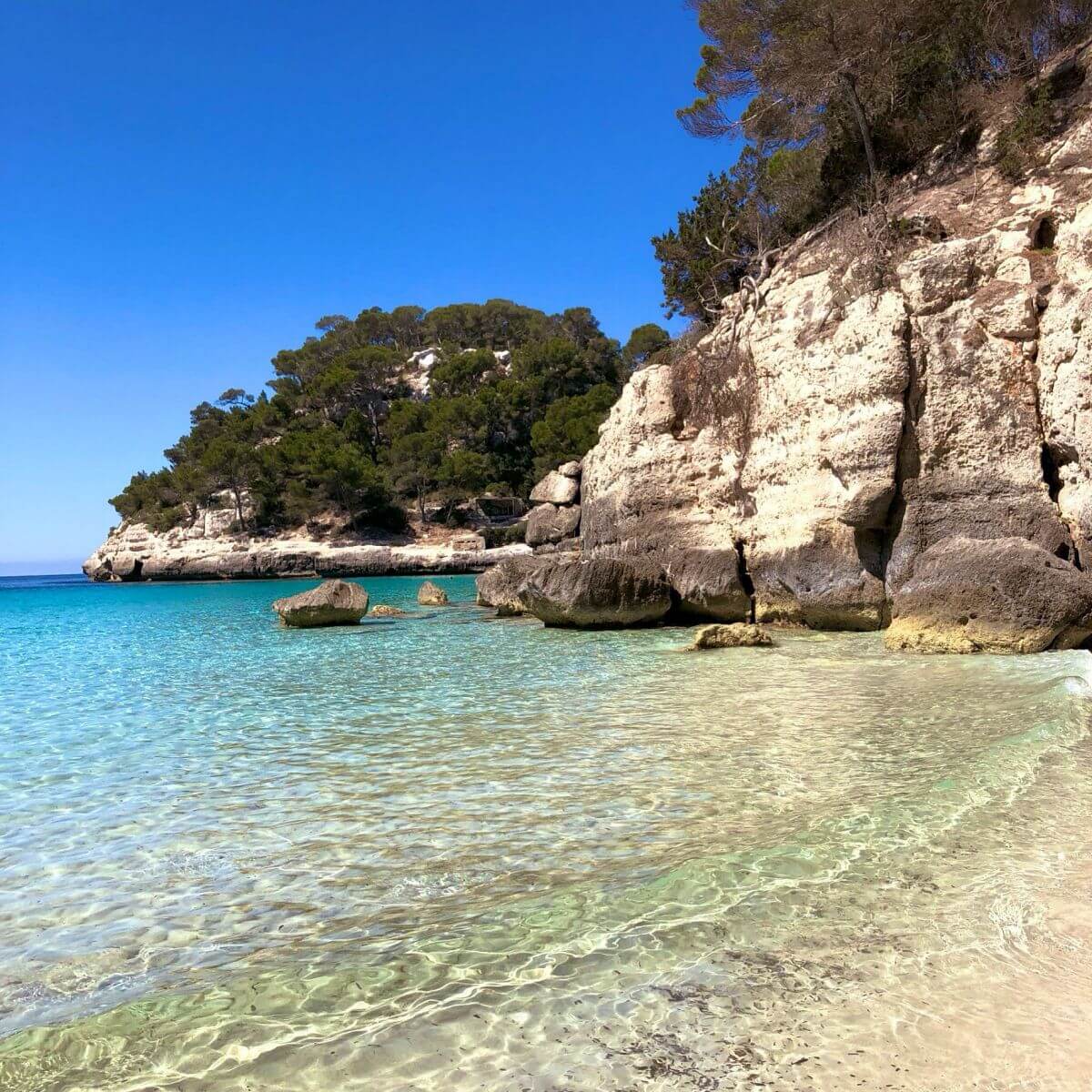 Cala Mitjana en Menorca con niños