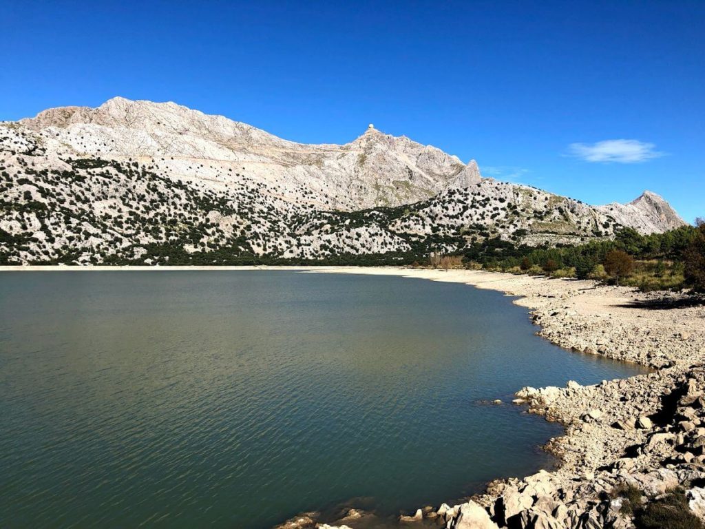 Excursión por embalse de Cúber