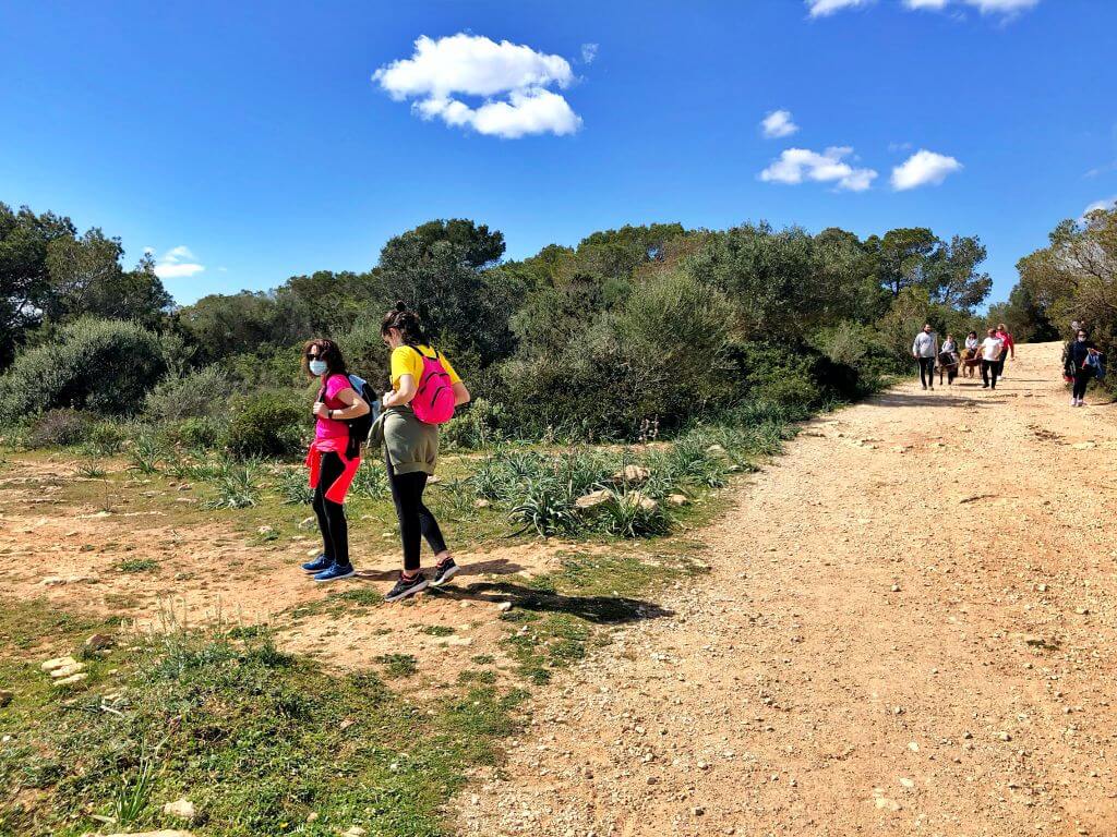 Acceso a las antiguas canteras de "marès"