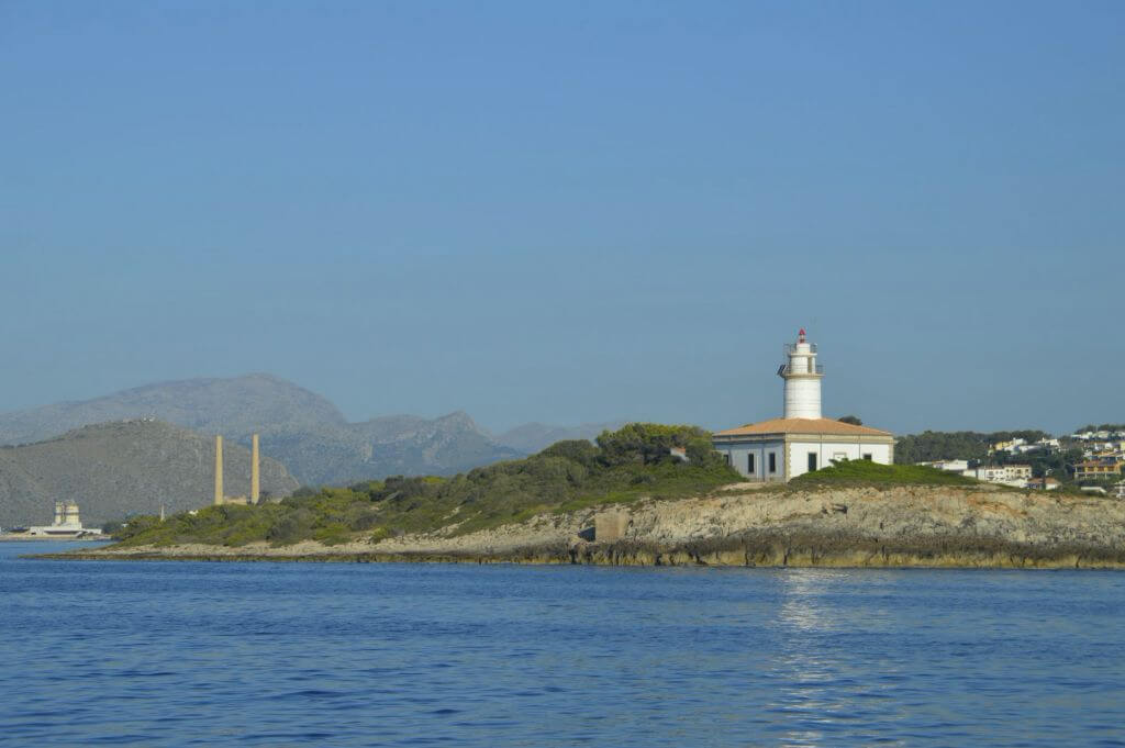 Faro e isla de Aucanada