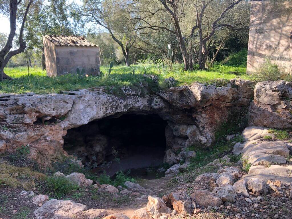 Cueva del Camp del Bisbe