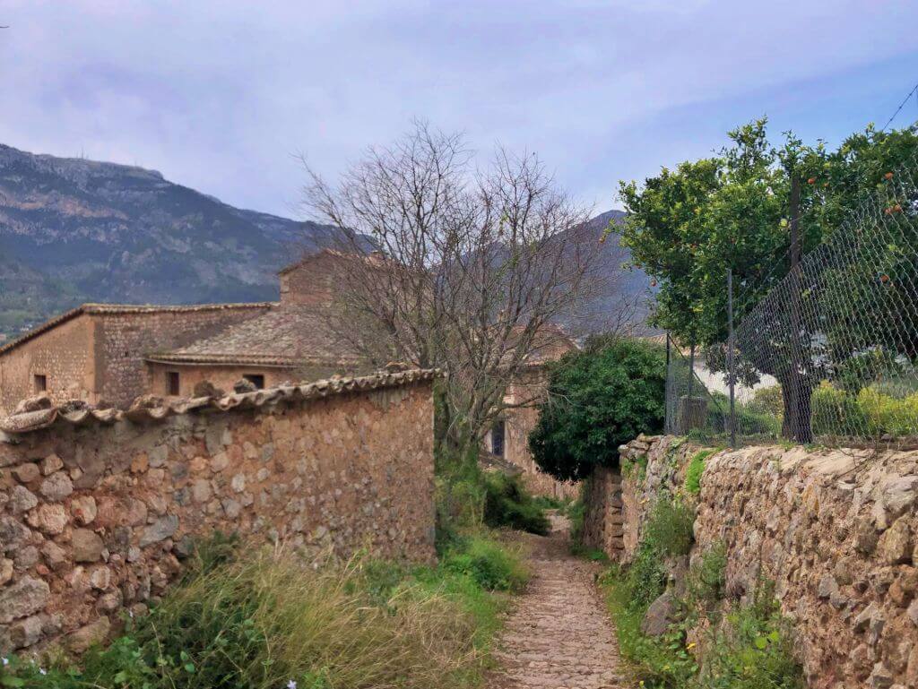 Entrada a Binibassí