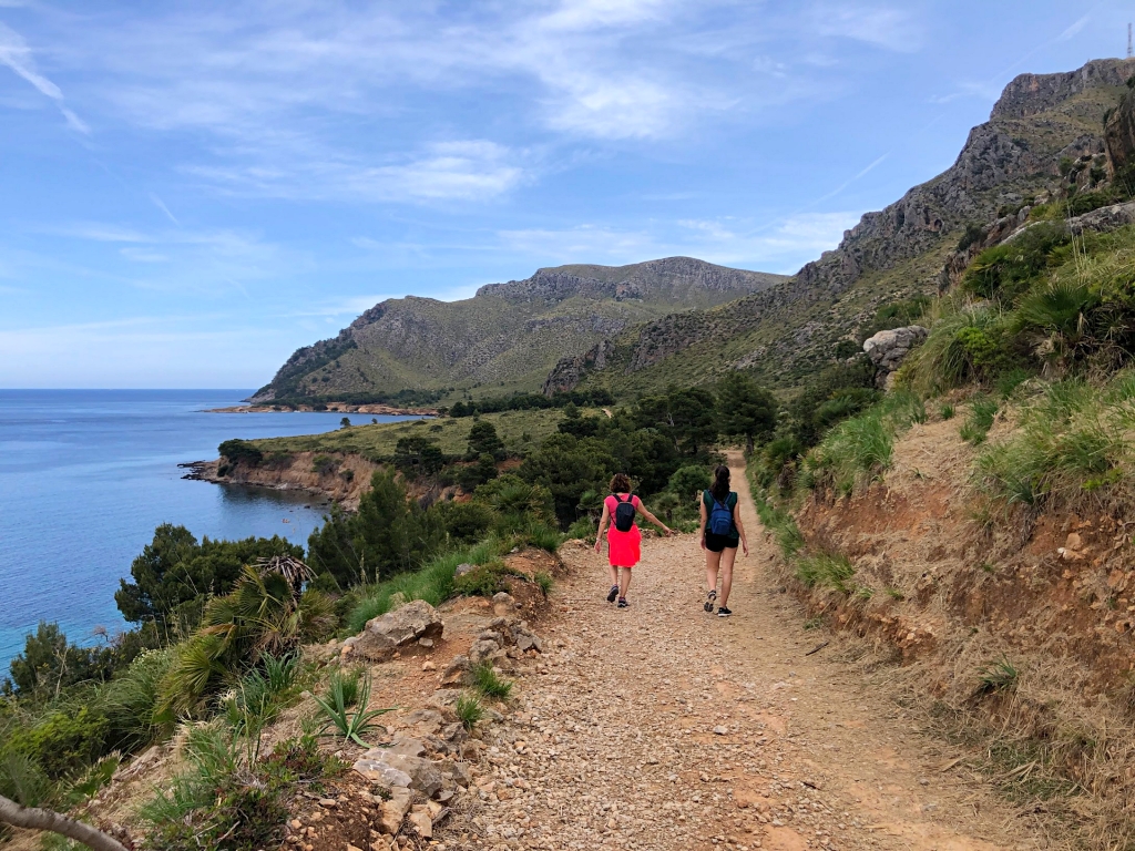 Camino hacia la Playa Es Caló