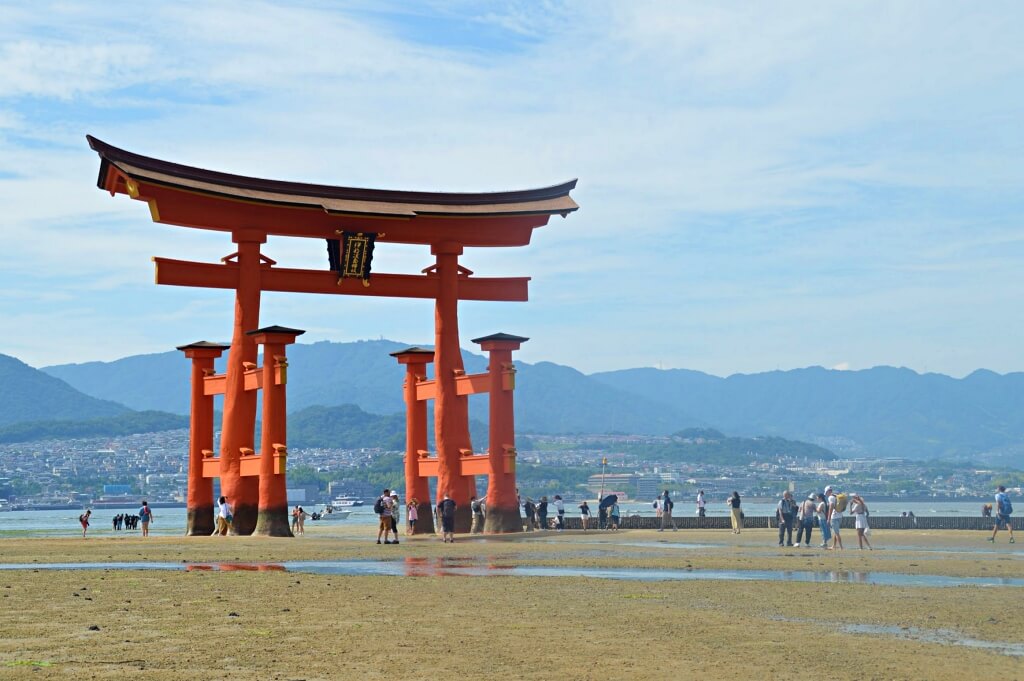 Isla de Mijayima y Torii gigante