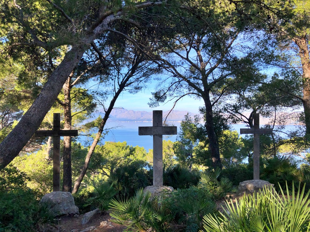 Ses Tres Creus en la Ermita de la Victoria